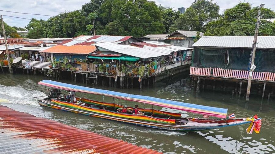 1 Hr Private Bangkok Canal Boat Tour: Traditional Flat Boat - What the private format adds
