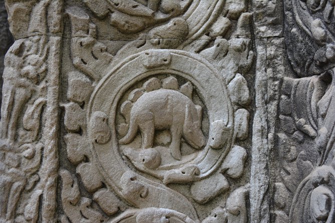2-Day Angkor Wat Tour from Bangkok - Crossing the Poi Pet border