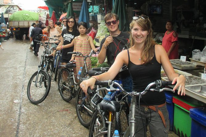 5-Hour Bike Tour of Hidden Bangkok - A fresh market and tropical fruit tasting