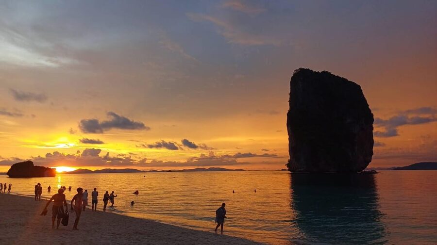 7 Islands sunset tour plus bioluminescent plankton + BBQ - Chicken Island for snorkeling