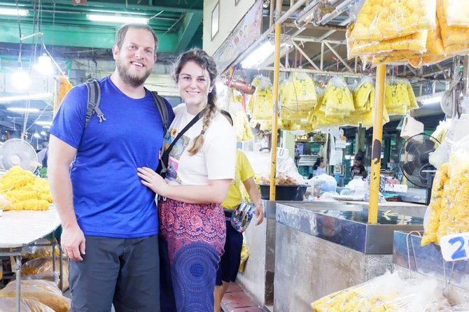 A night at the market - An hour among orchids and marigolds at Pak Khlong Flower Market