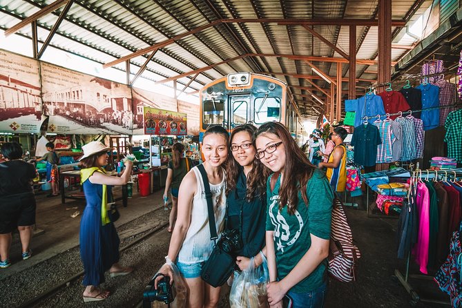 Amphawa Floating & Maeklong Railway Train Market (Small Group) - Food, boats, and what you should expect at Amphawa