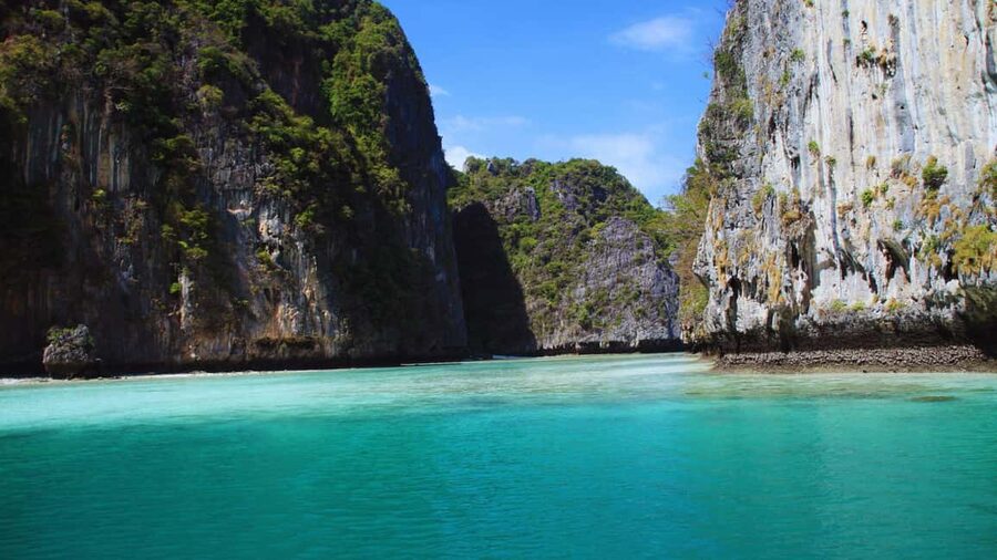 Ao Nang: Phi Phi Islands Speedboat or Catamaran Tour One day - Bamboo Island sets the pace