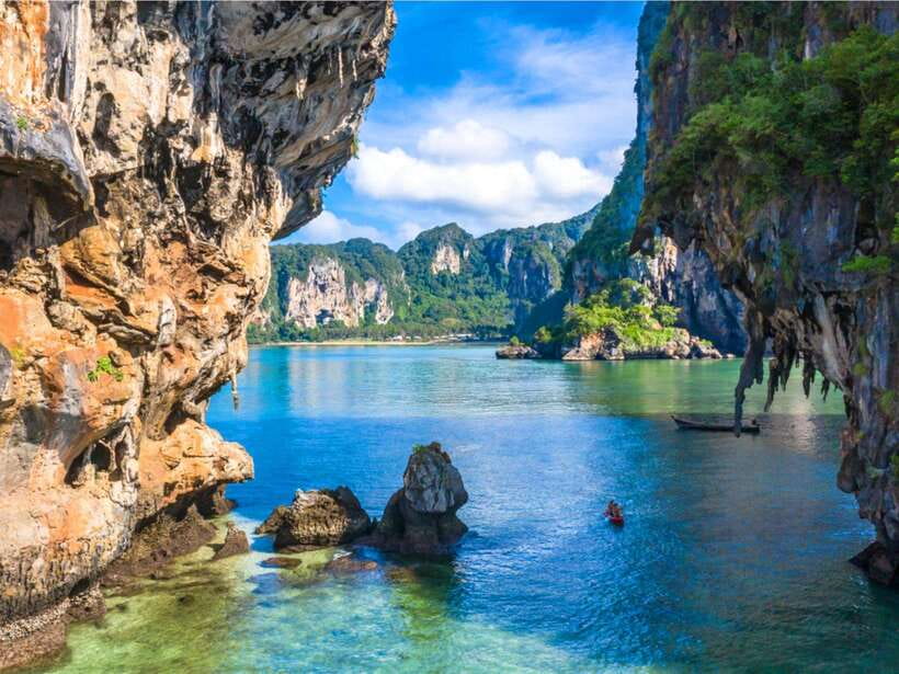 Ao Nang: Premium 4 Islands Snorkeling Tour by Speedboat - Poda Island provides the main break