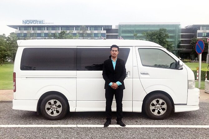 Arrival Private Airport Transfer : Bangkok Airport to Hotel in Bangkok - Arriving at Bangkok airport and finding Gate 4