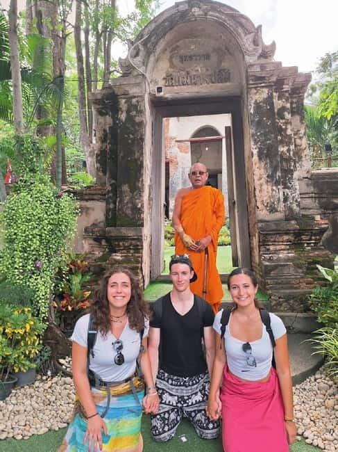 Ayutthaya: Colorful Slow Life Bicycle Tour with local guide. - Key points at a glance