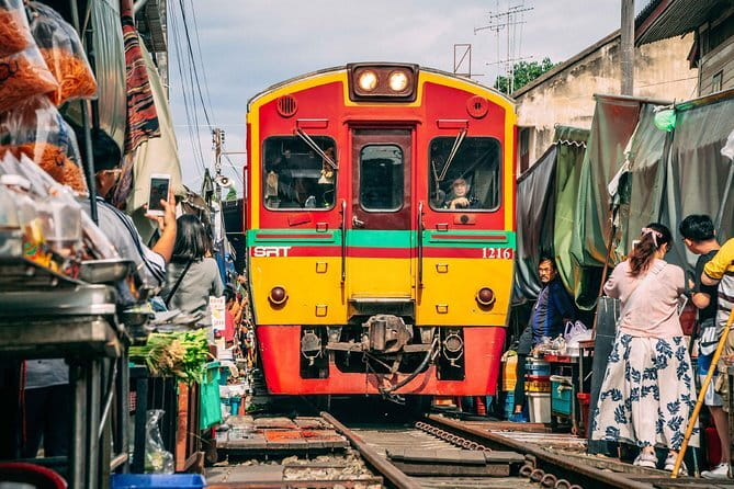 Ayutthaya, Damnoen Floating & Maeklong Railway Market Day Tour - Why this three-stop route works