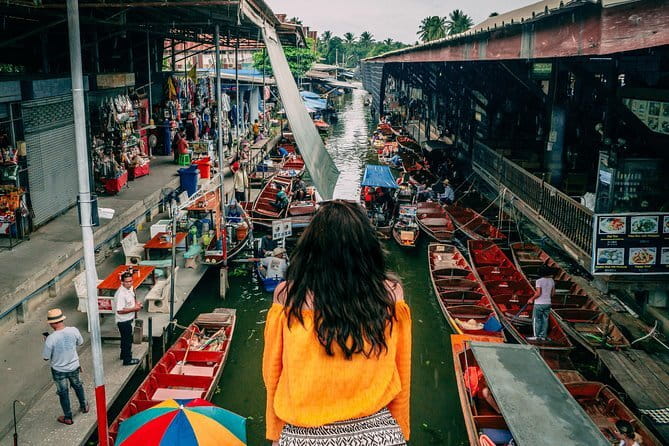 Ayutthaya, Damnoen Floating & Maeklong Railway Market Day Tour - Damnoen Saduak: canals, boats, and a tourist-facing market