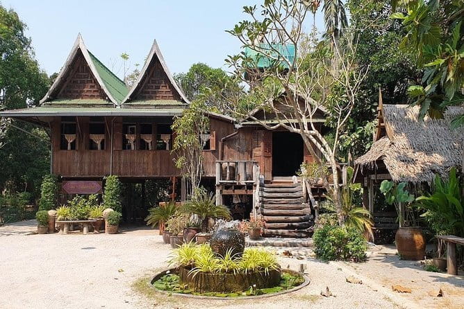 Ayutthaya, Damnoen Floating & Maeklong Railway Market Day Tour - Ayutthaya’s temples: the reason to accept the fast pace