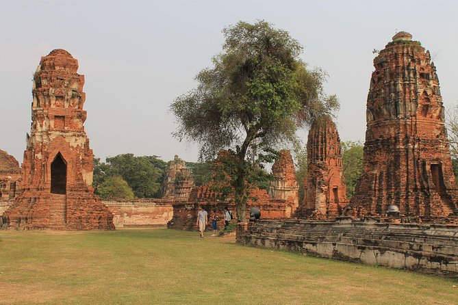 Ayutthaya Day Tour By Coach and Cruise - Viharn Phra Mongkhon Bophit and its large bronze Buddha