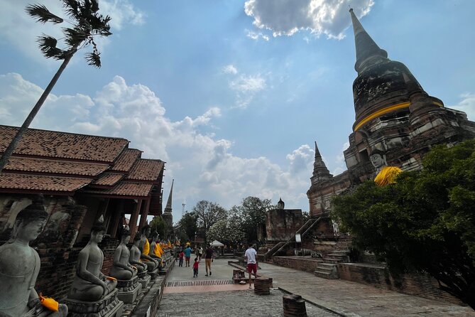 Ayutthaya Historical Old Capital day Tour from Bangkok - A market lunch with the bill kept separate