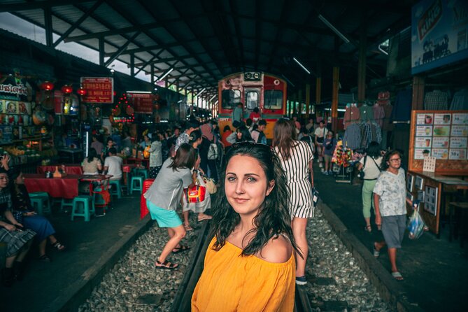 Ayutthaya, Maeklong Railway, Damnoen Saduak Floating Market - Wat Yai Chai Mongkol and the first look at Ayutthaya