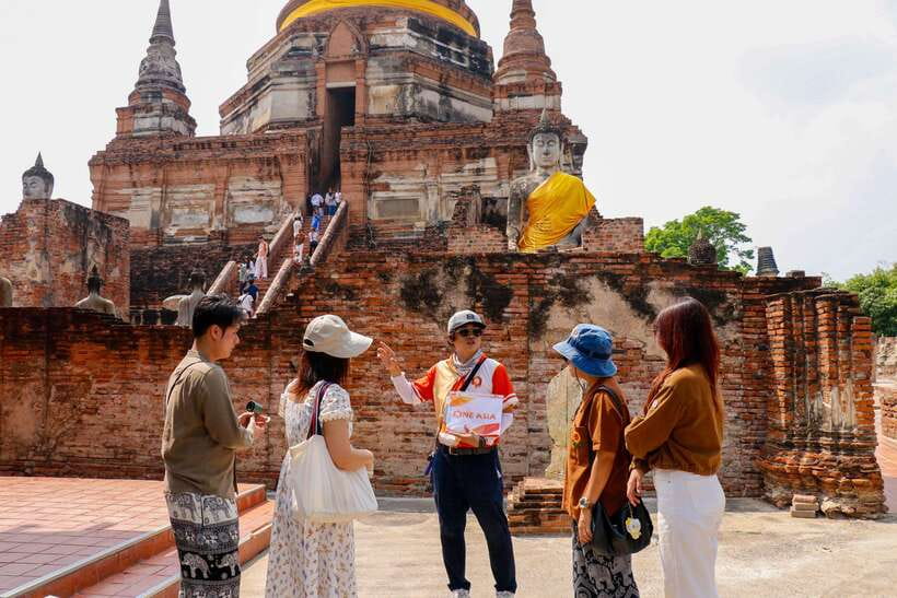 Ayutthaya One Day: Famous Temples & Bang Pa-In Palace Tour - The guides are a major part of the value