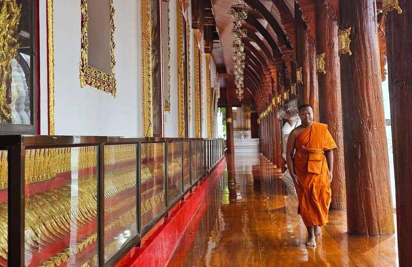 Ayutthaya: Private Boat Tour with Optional Temple Visits - Meeting at the dock and planning your day