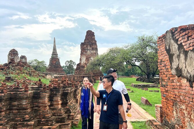 Ayutthaya’s Hidden Gems: Small Group Tour with Car & Local Guide - Wat Ratchaburana and the story of the stolen gold