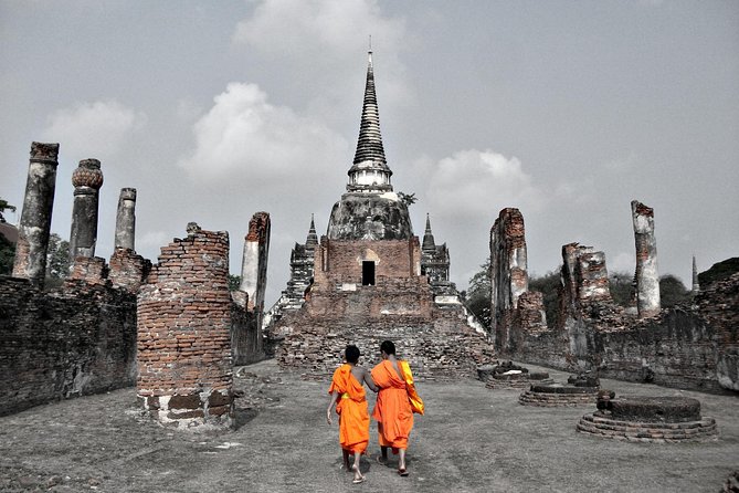 Ayutthaya Sunset Tour: Iconic Temples & Scenic River Boat Ride - The traditional sunset boat ride