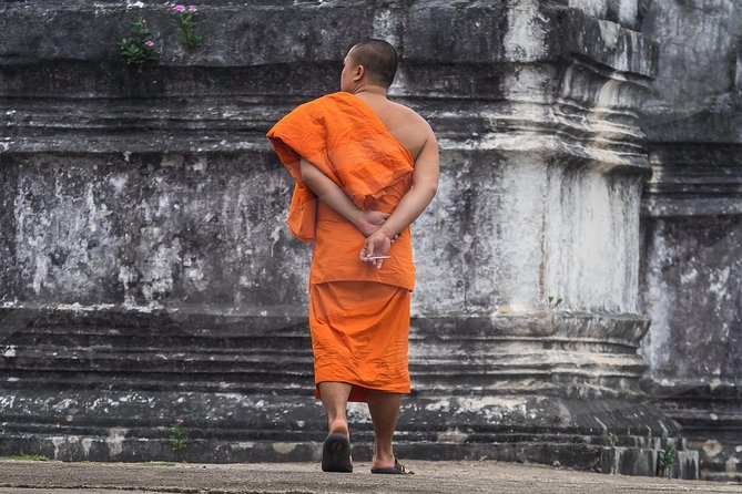 Ayutthaya Temples and River Cruise from Bangkok - Wihan Phra Mongkhon Bophit and its huge bronze Buddha