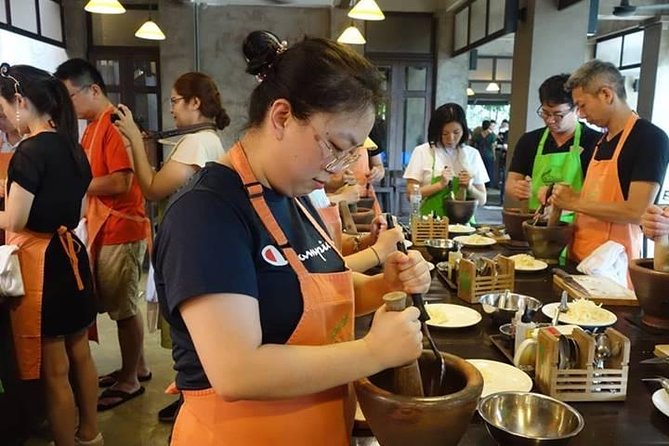 Baipai Thai Cooking School Class in Bangkok - Four dishes and your own cooking station