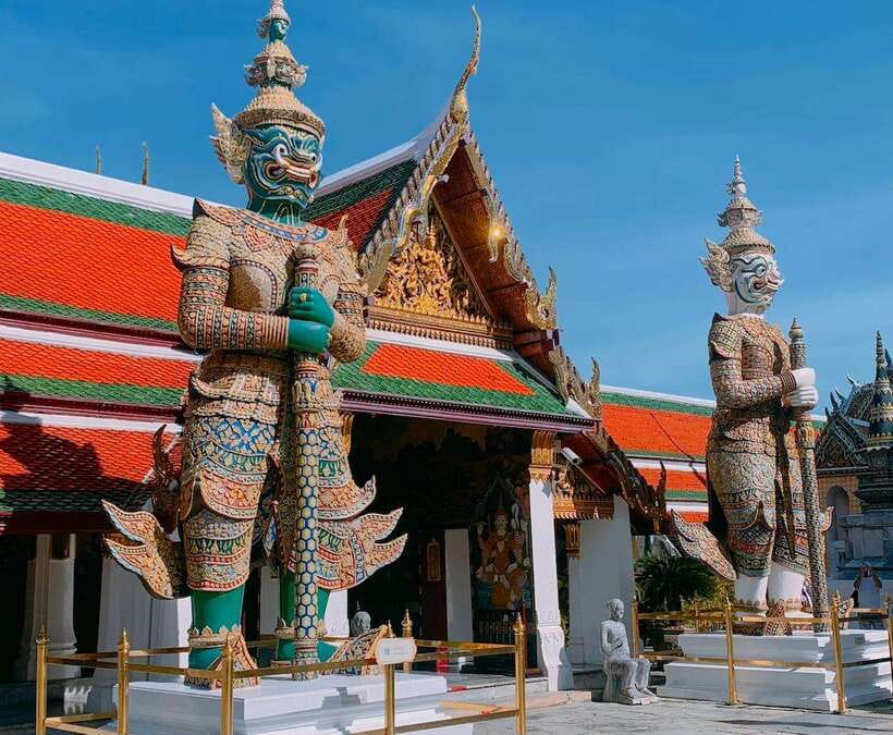 Bangkok: 2 Hours Grand Palace & Wat Pho Private Tour - A five-minute look at Wat Arun from Tha Tian Pier