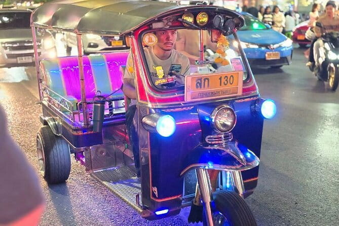 Bangkok: A 4 Hours Tuk Tuk Sightseeing Tour At Iconic Landmarks - A four-hour introduction to Bangkok after sunset