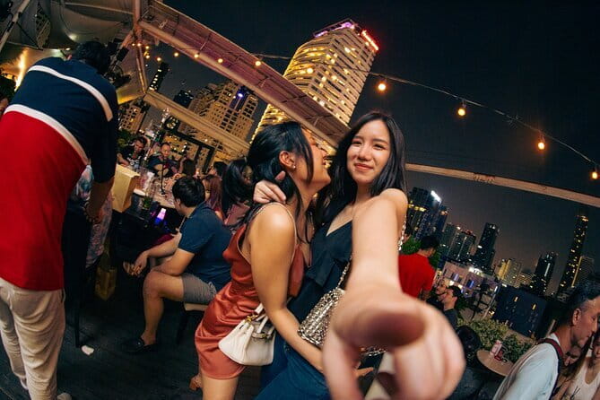 Bangkok After Dark: Pub Crawl Adventure - Juicy brings the dancing and games