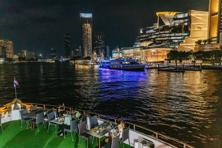 Bangkok: Alangka Luxury Buffet Dinner Cruise With Live Music - Why a night on the Chao Phraya works so well