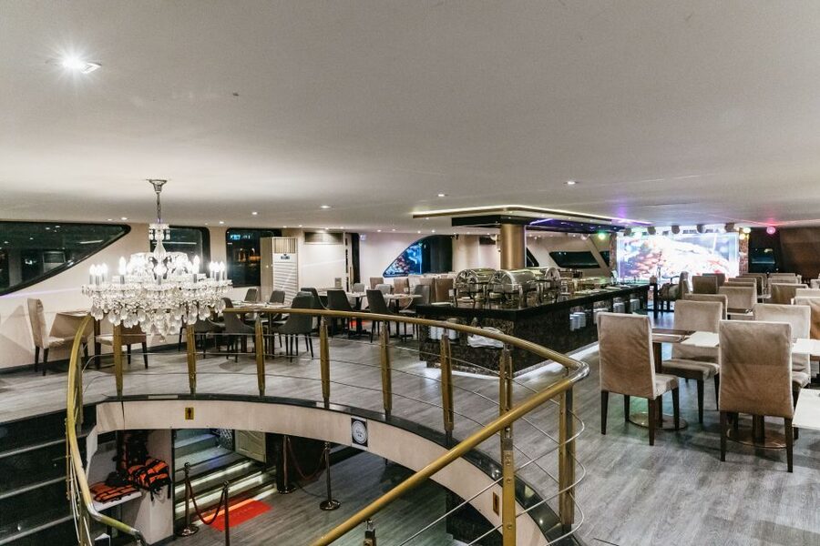 Bangkok: Alangka Luxury Buffet Dinner Cruise With Live Music - Boarding and choosing your best view