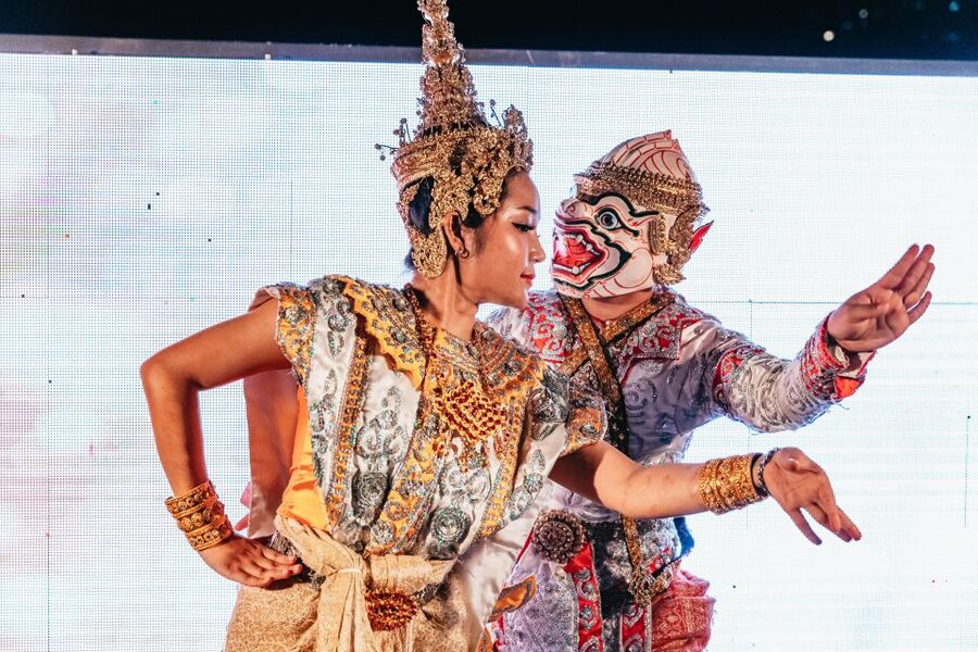 Bangkok: Alangka Luxury Buffet Dinner Cruise With Live Music - The buffet: Thai favorites with plenty of choice