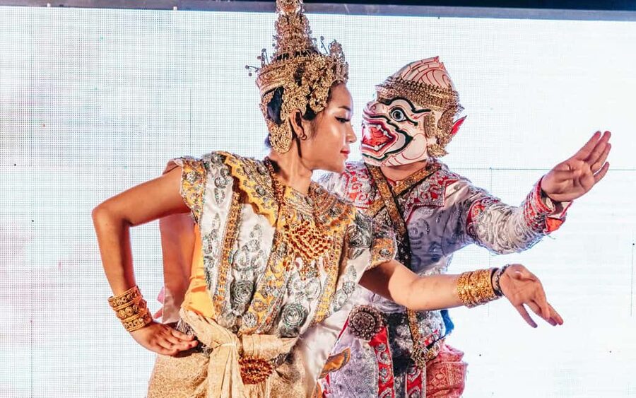 Bangkok: Alangka Luxury Cruise with Buffet and Live Music - Live music, Thai dance, and the sound system