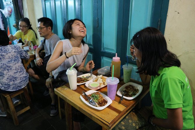 Bangkok at Night by Electric Scooter - Street-food dinner at a local store