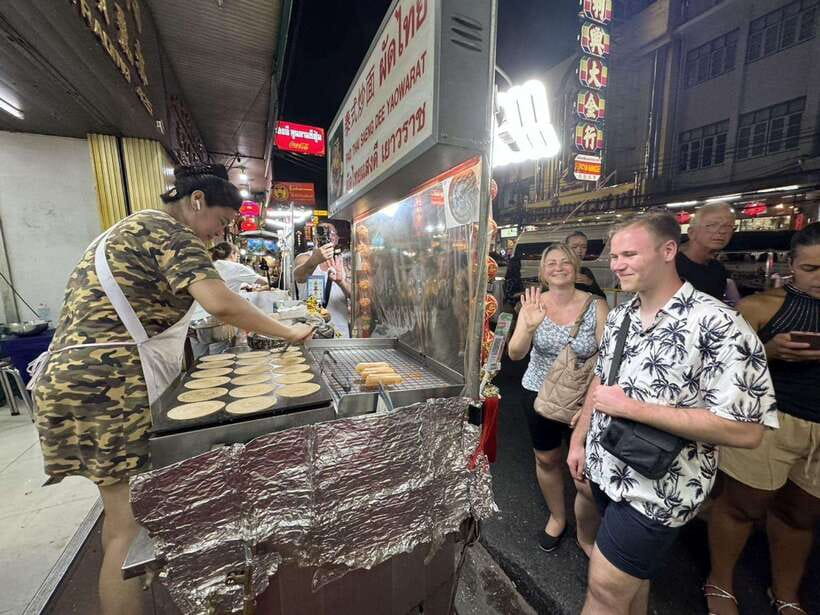 Bangkok Authentic Tasting Thai-Chinatown Walking Food Tour - The First Food Stops: Getting Used to Thai Street Food