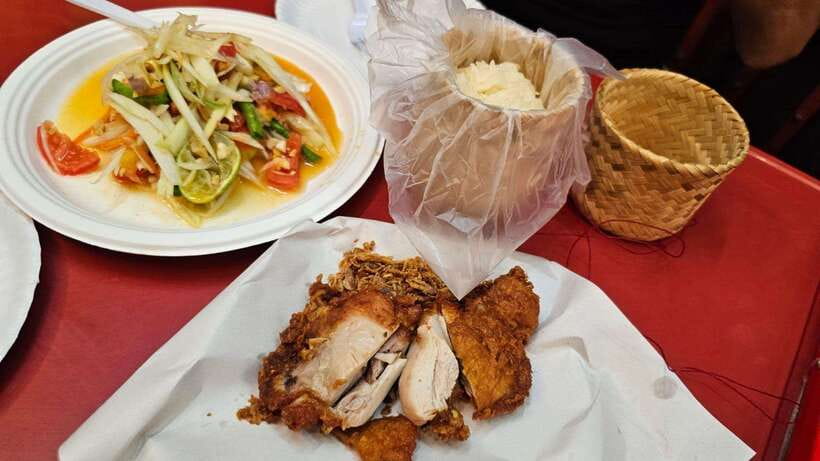 Bangkok Authentic Tasting Thai-Chinatown Walking Food Tour - Main Plates, Curries, Sausages, and Michelin Guide Food