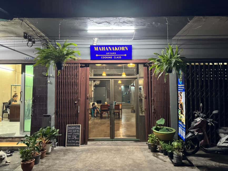 Bangkok: Authentic Thai Cooking Class with Local Host - Eating together after the cooking