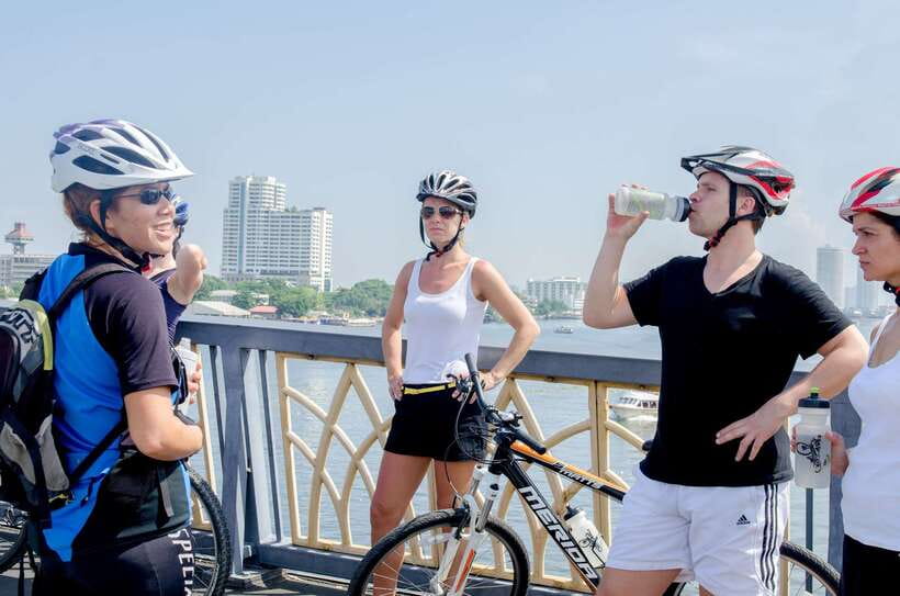 Bangkok: Backstreets and Historic Temples Bike Tour - Bangkok Noi by canal and alley