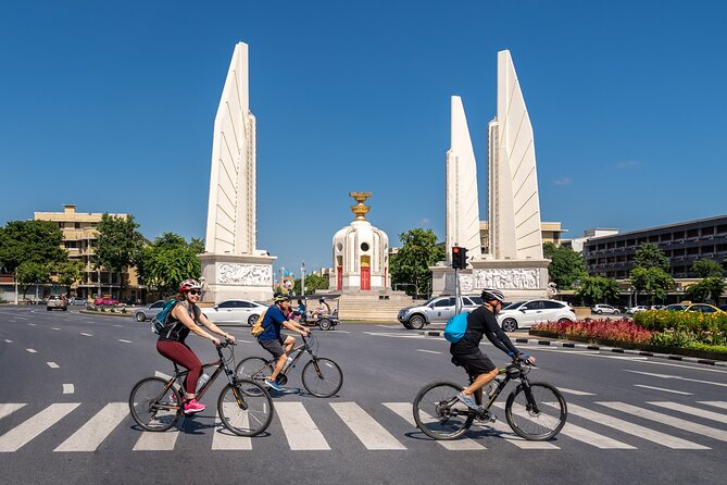 Bangkok: Backstreets and Temple Historic Bike Tour - Why this bike tour shows you a different Bangkok