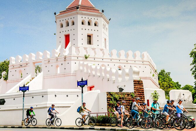 Bangkok: Backstreets and Temple Historic Bike Tour - Snacks, drinks, and the final ride to Sao Chingcha