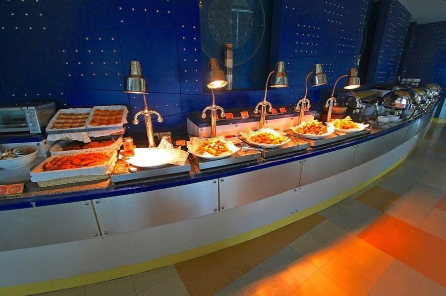 Bangkok: Baiyoke Observation Deck with Lunch/Dinner Buffet - Who will enjoy this most
