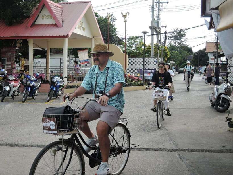 Bangkok: Bang Kachao Green Lung Bike Tour - Starting at the pier and crossing the Chao Phraya