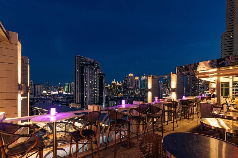 Bangkok: Barracuda Rooftop Bar Akara Hotel - Service is often attentive, but not guaranteed