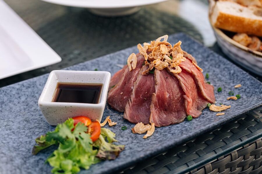 Bangkok: Barracuda Rooftop Bar Akara Hotel - Who will enjoy this evening most