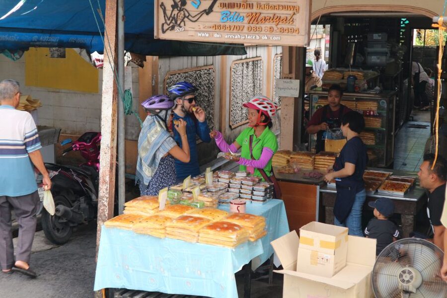 Bangkok: Bike and Canal Boat Tour with Lunch - Why Thonburi is the right side of Bangkok for this ride