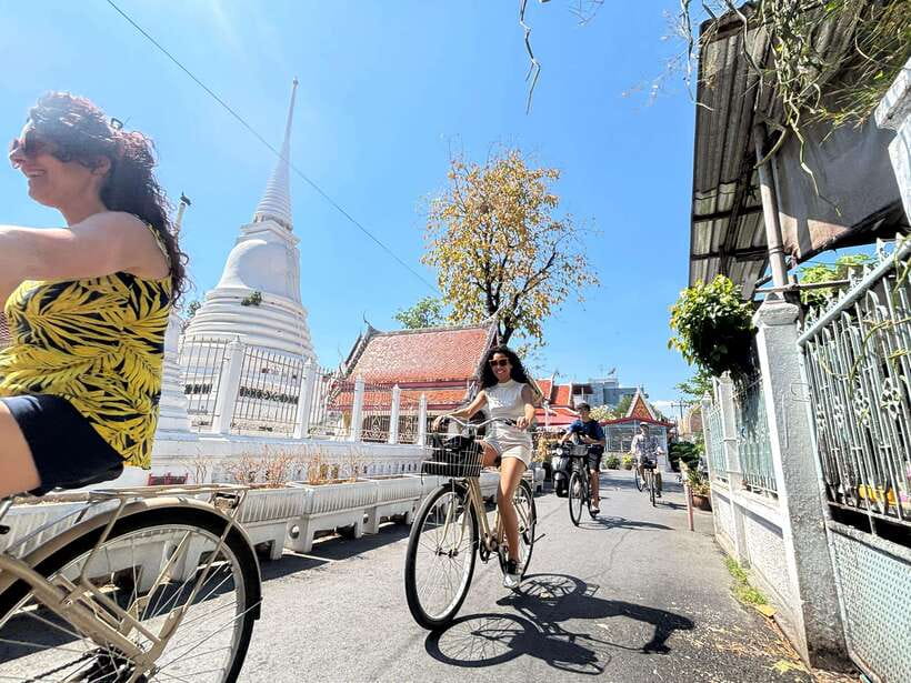 Bangkok: Bike, Boat & Food Tour in Thonburi - Why Thonburi is the right side of Bangkok for this tour