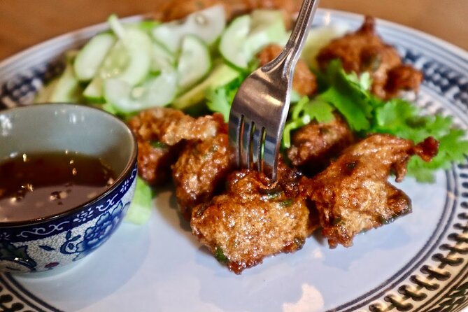 Bangkok by Night Food Tour with 10+ Tastings in Chinatown - Why this Bangkok food walk works