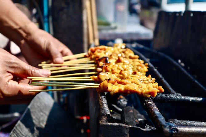 Bangkok by Night Food Tour with 10+ Tastings in Chinatown - The food menu changes by day