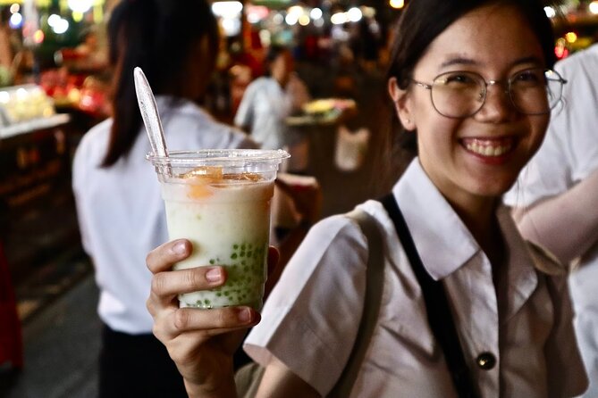 Bangkok by Night Food Tour with 10+ Tastings in Chinatown - Bang Rak and the Chinese-Thai story