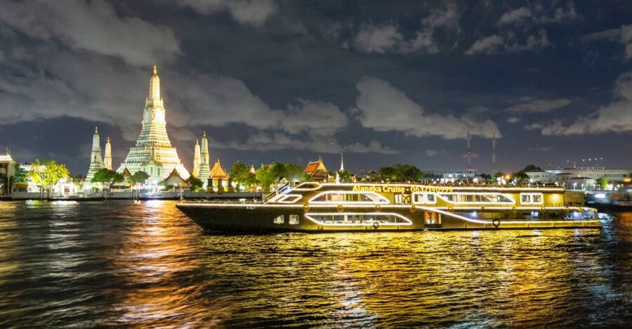 Bangkok: Chao Phraya Alangka Cruise at Icon Siam - A first look at the Chao Phraya after sunset