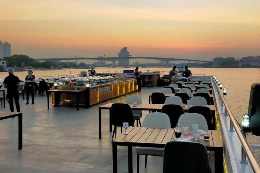 Bangkok: Chao Phraya Buffet Dinner Viva Alangka Cruise - Who should book the Viva Alangka cruise?
