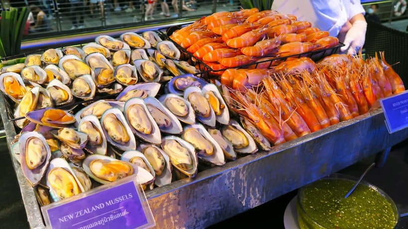 Bangkok: Chao Phraya Princess Dinner Cruise & Hotel Transfer - Upper deck views or lower deck comfort