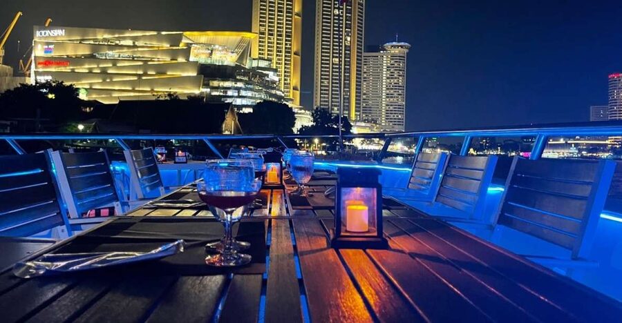 Bangkok: Chao Phraya River Buffet Dinner Cruise - Starting at ICONSIAM and finding the pier