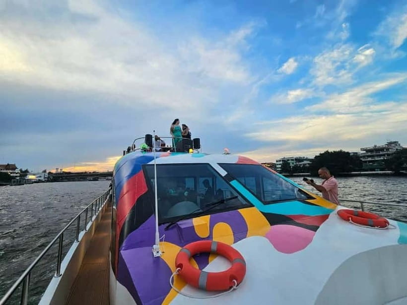 Bangkok : Chaophraya Booze Cruise – Drinks Onboard - Setting out from River City Bangkok